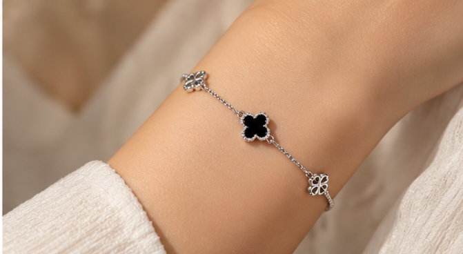 Midnight Clover Elegance Bracelet