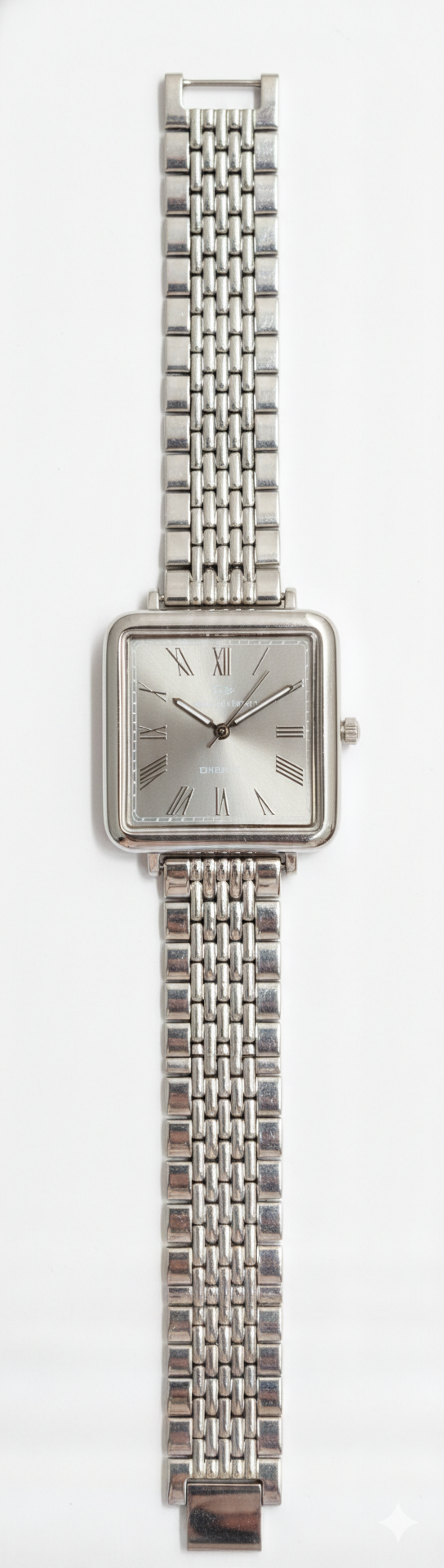 A Classic Square Dial Watch_3