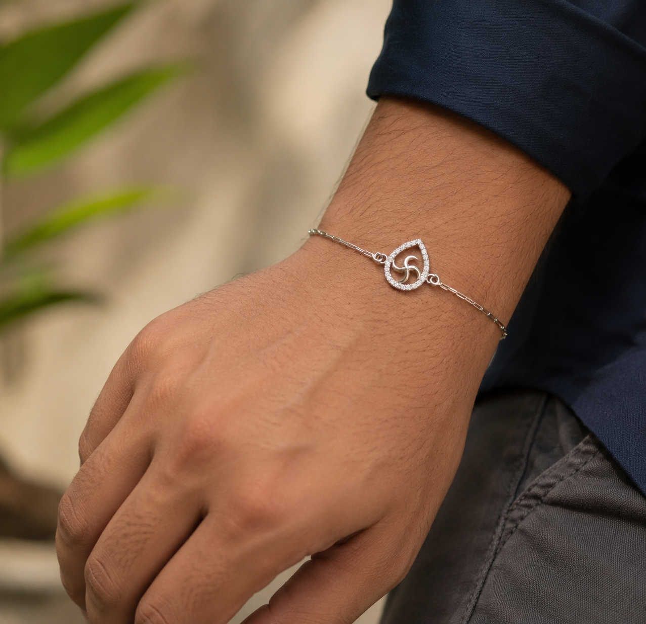 Elegant Teardrop Rakhi