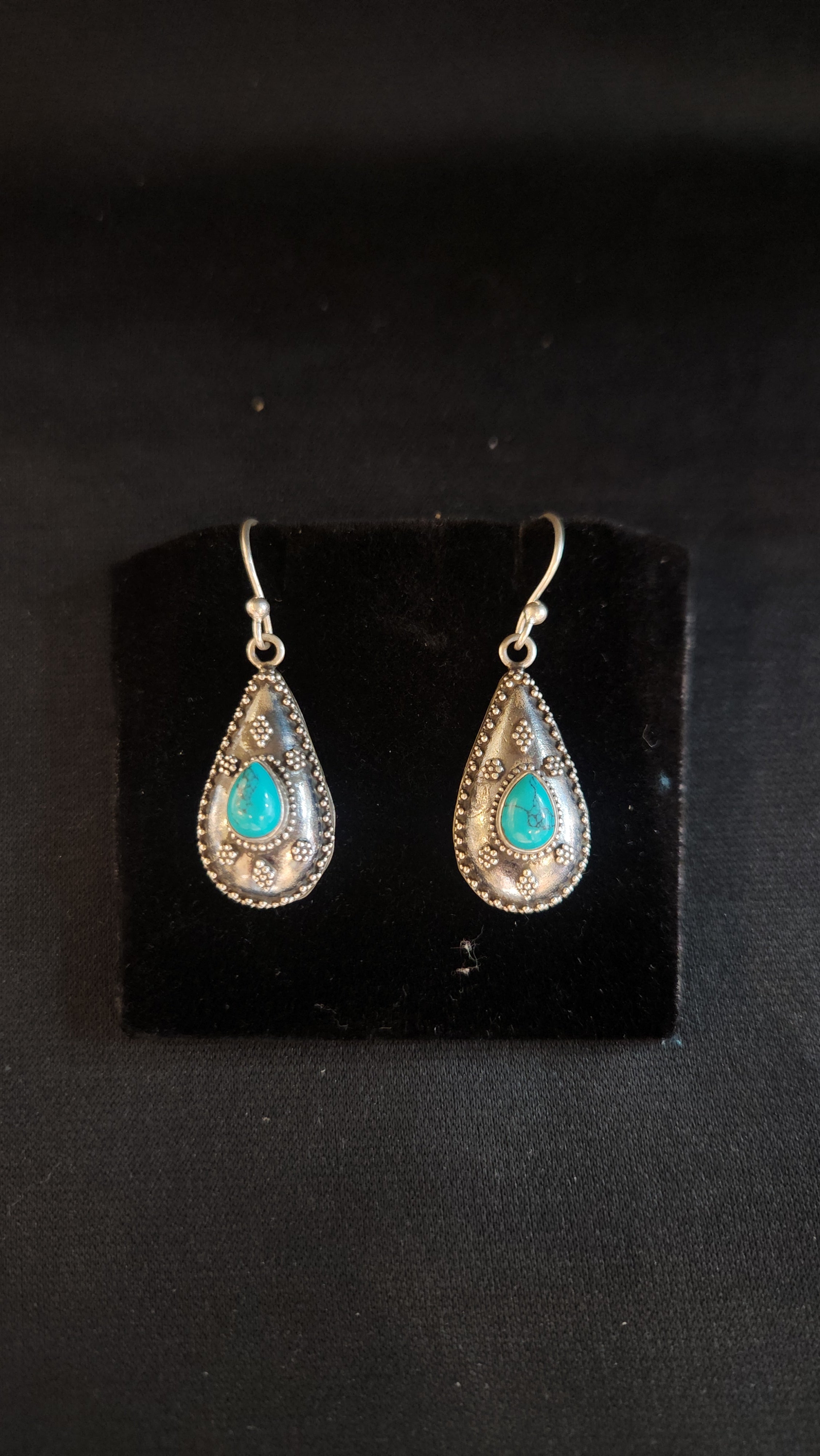 Minimalist Azure Drops