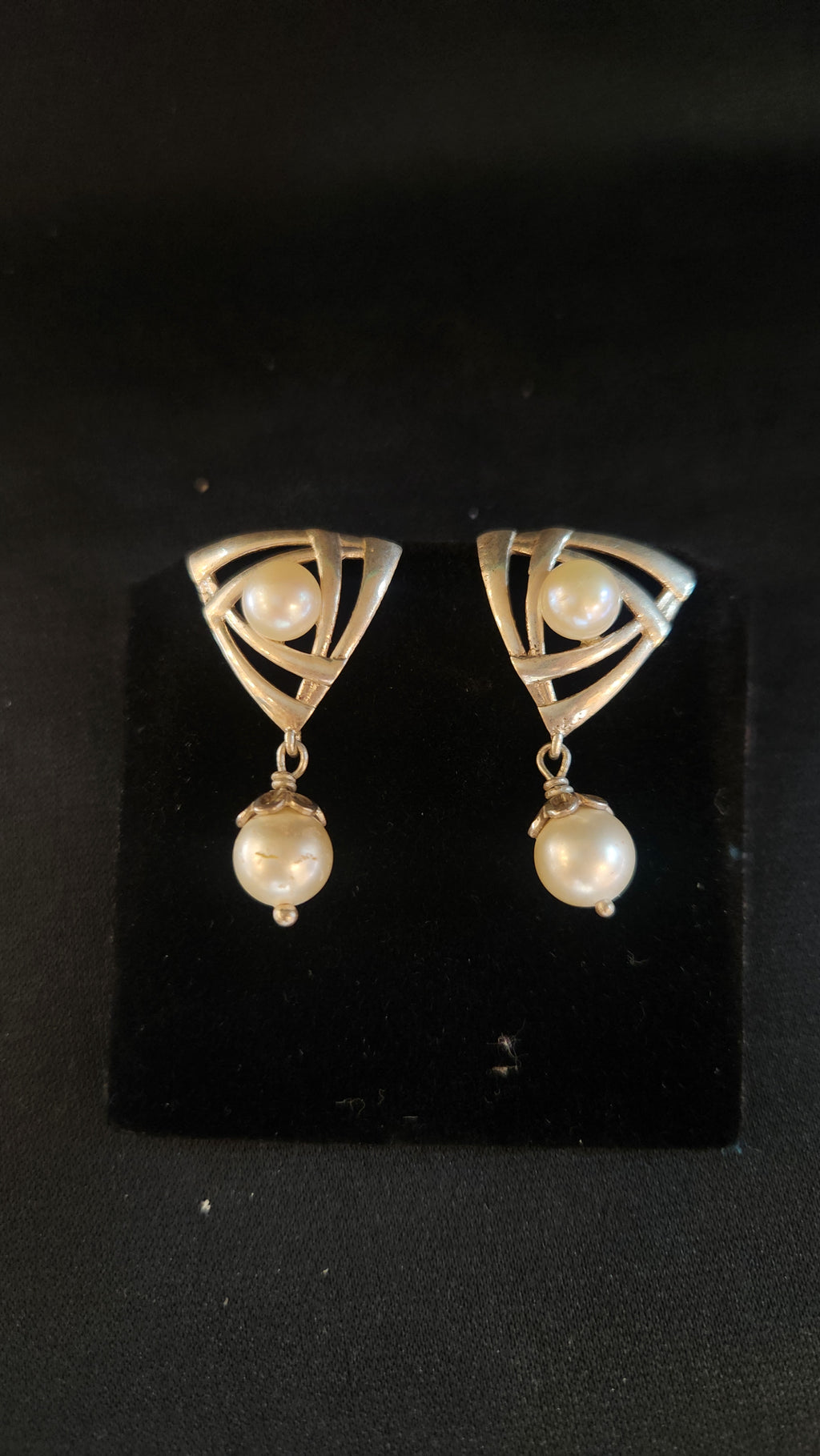 Modern Geometry Pearl drops
