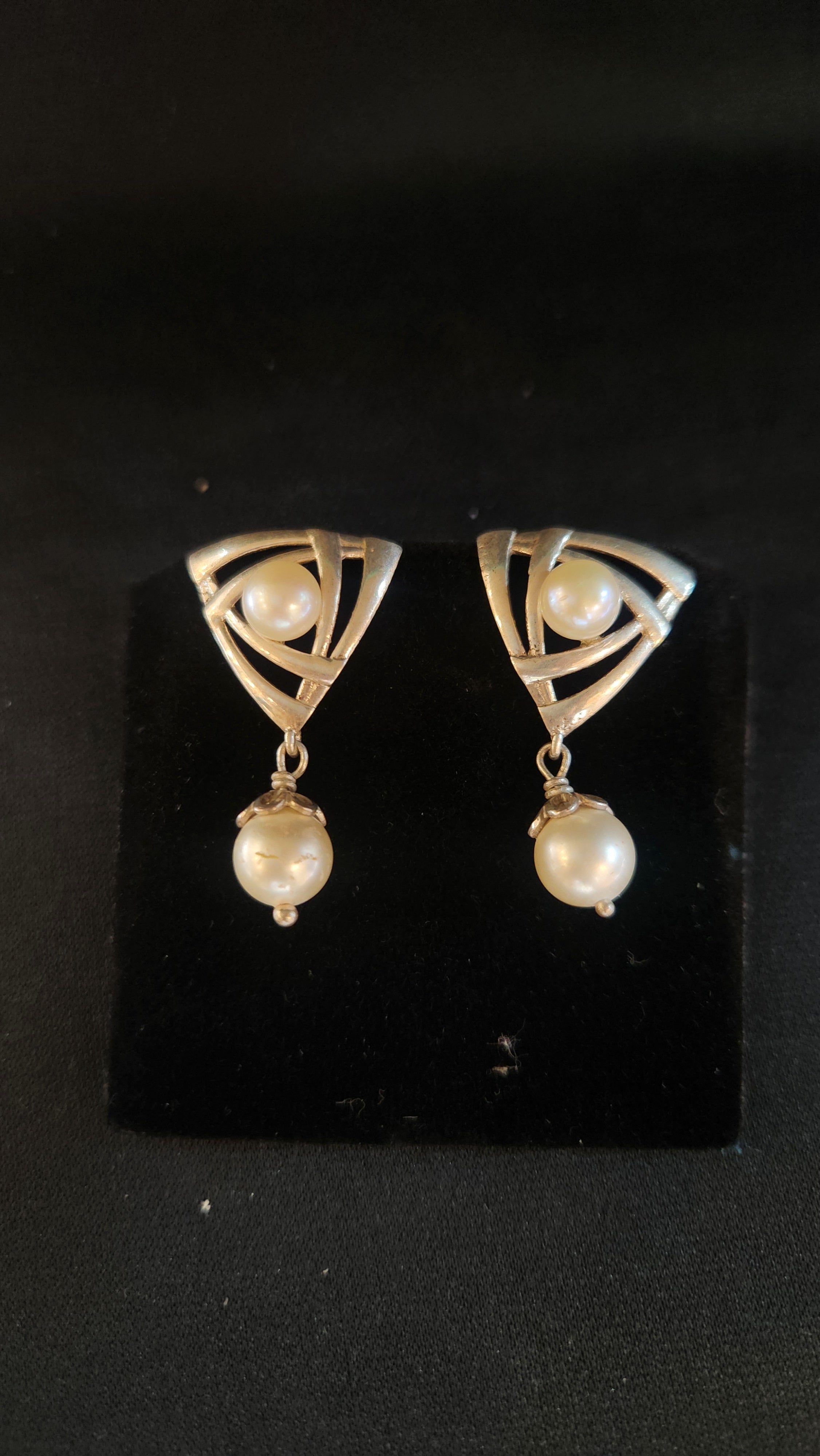 Modern Geometry Pearl drops