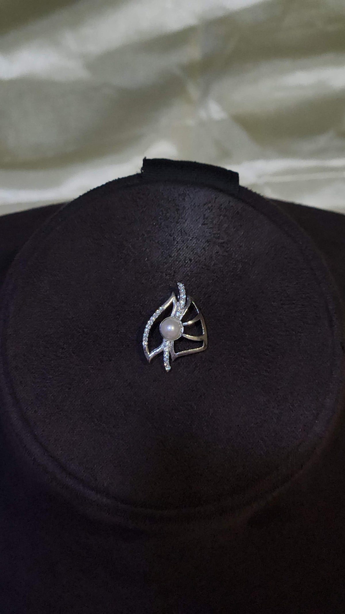 Pearl Leaf Pendant