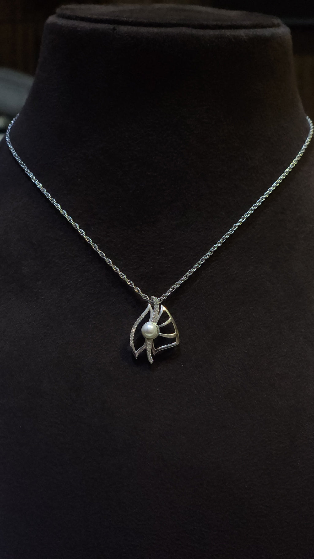 Pearl Leaf Pendant