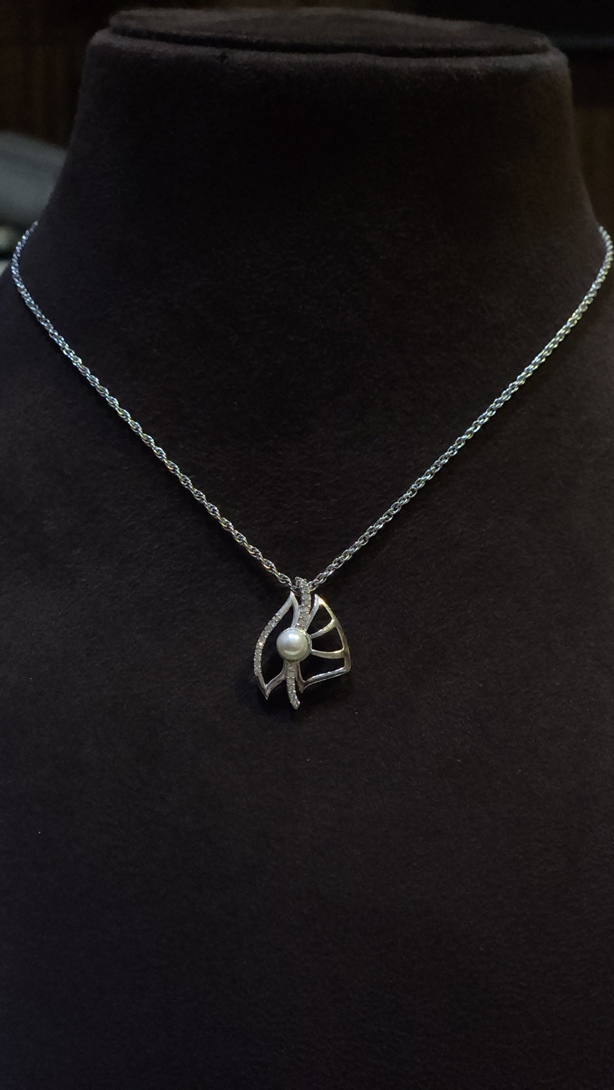Pearl Leaf Pendant
