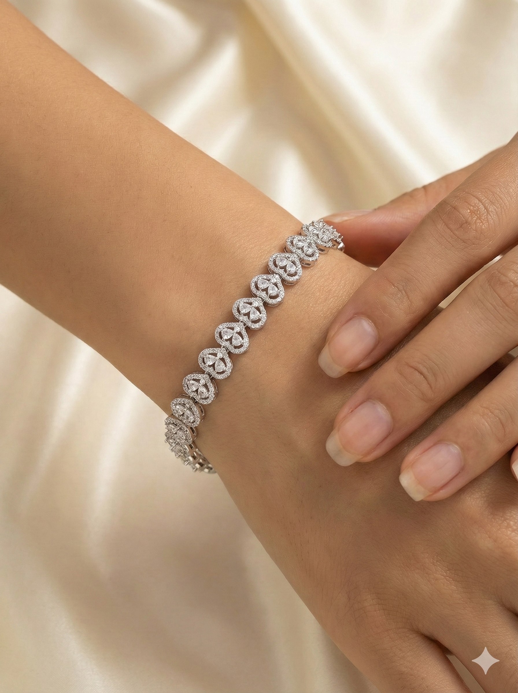 Sparkling Silver Heart Link Bracelet_3