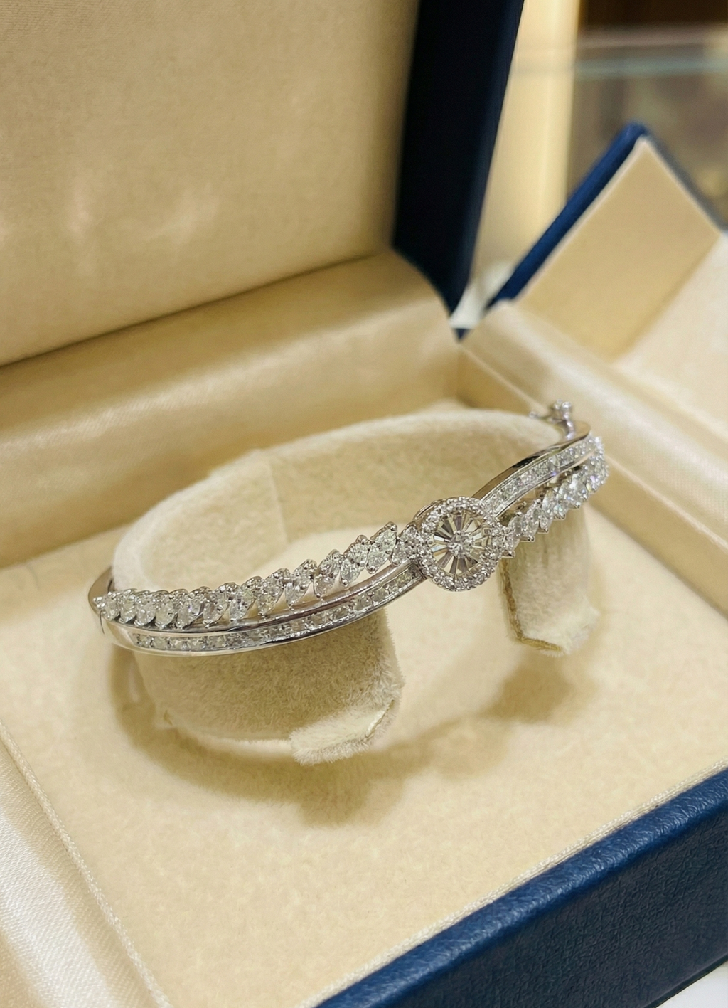 The Radiant Circle Bangle_2