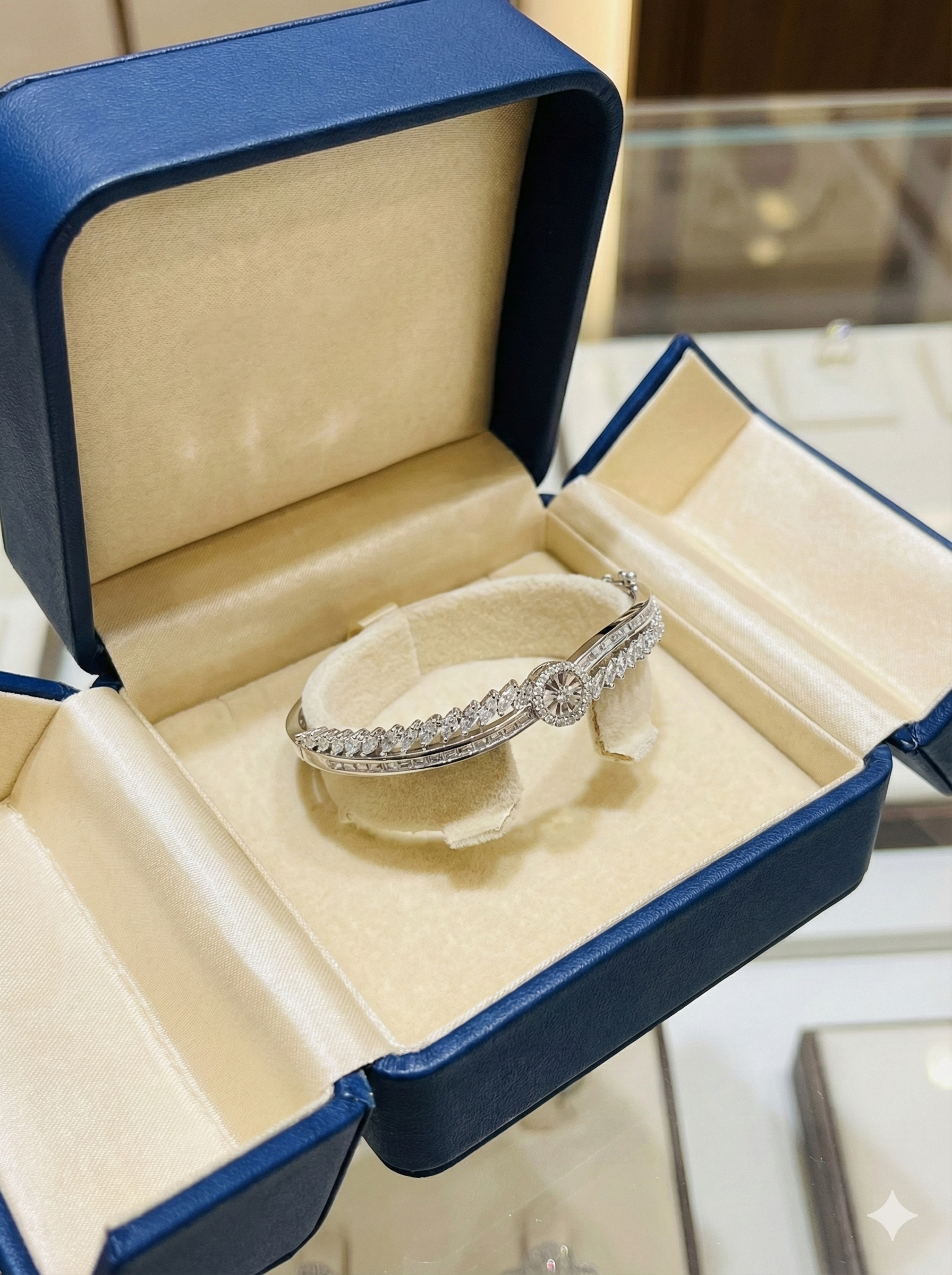 The Radiant Circle Bangle_3