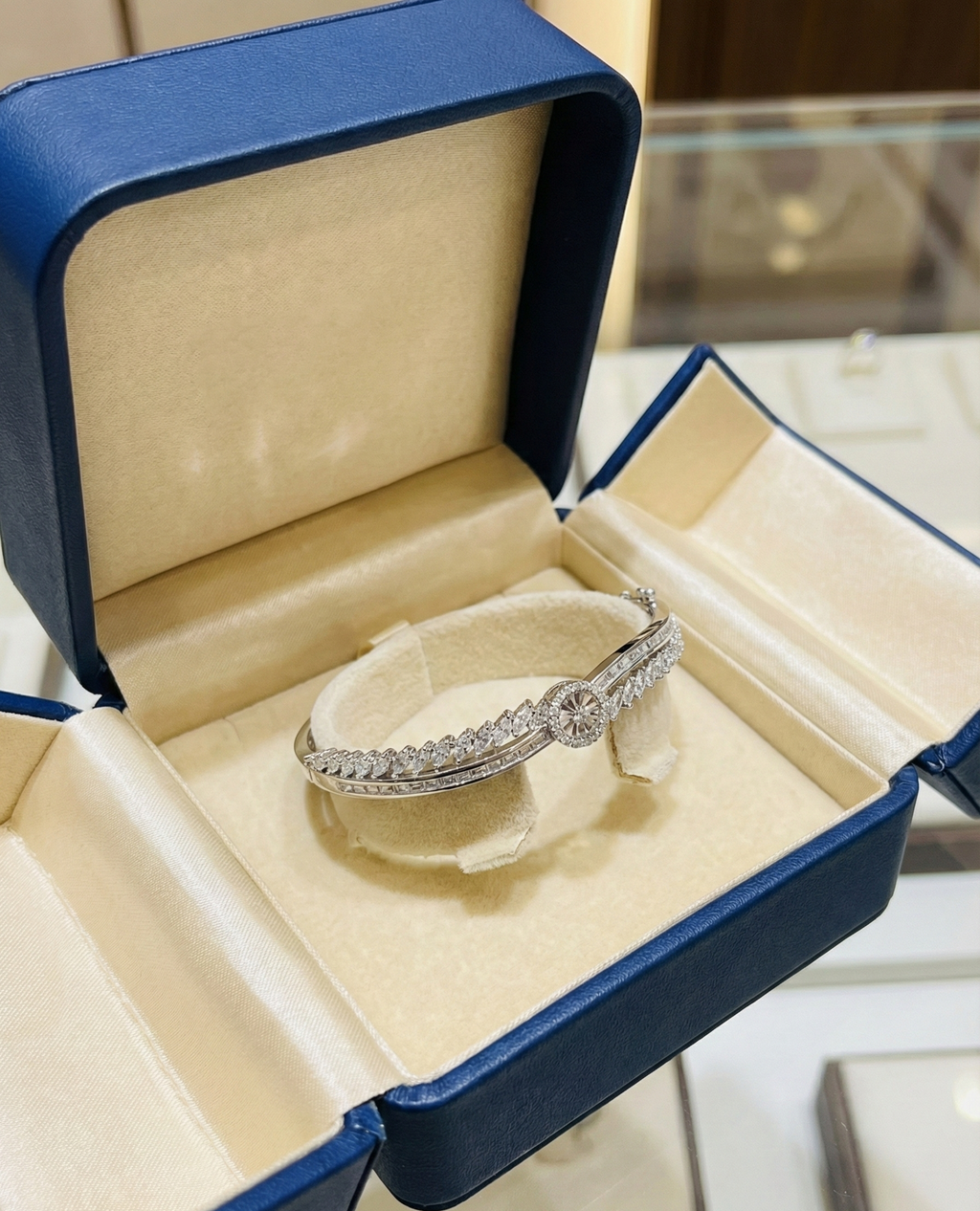The Radiant Circle Bangle_3
