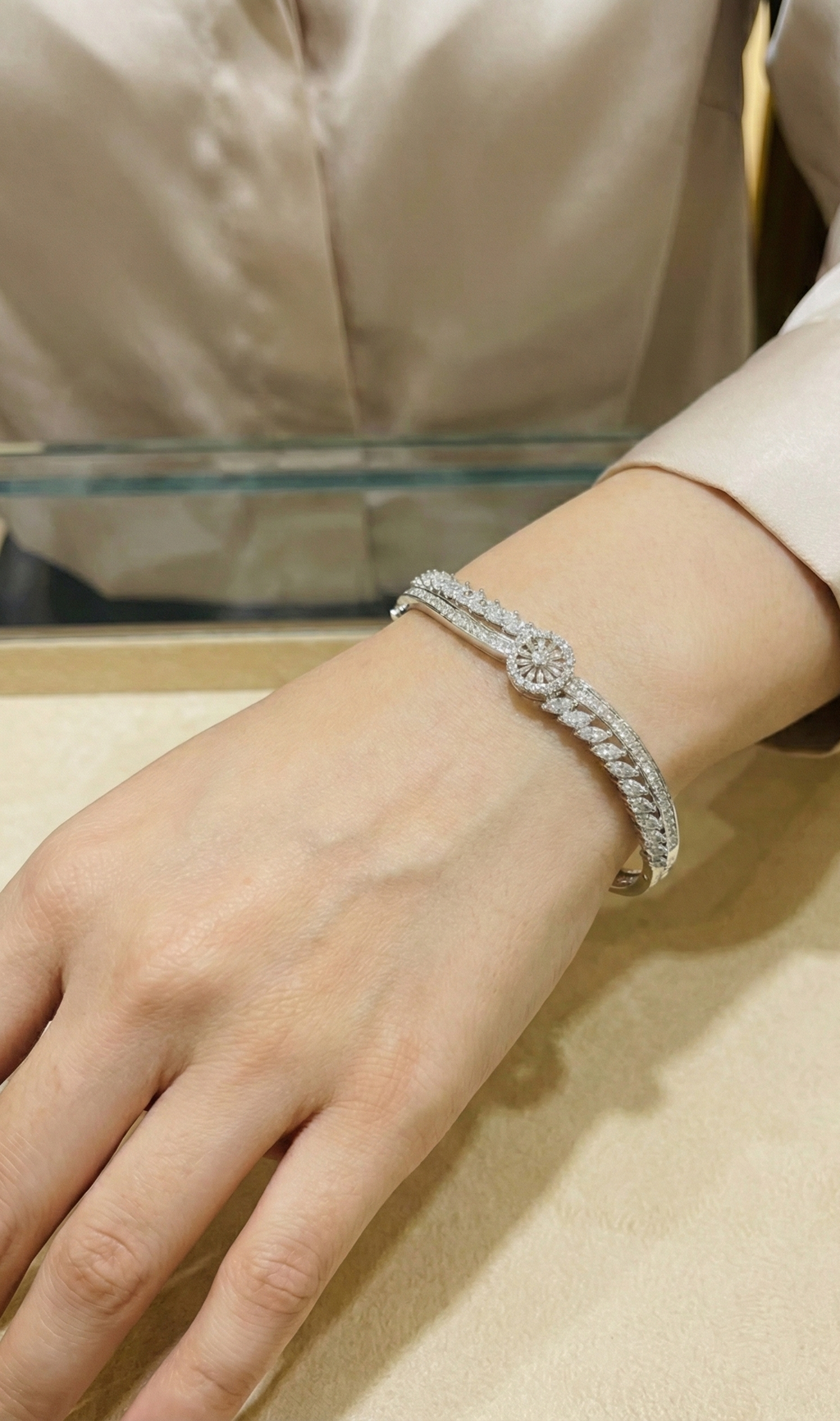 The Radiant Circle Bangle_4