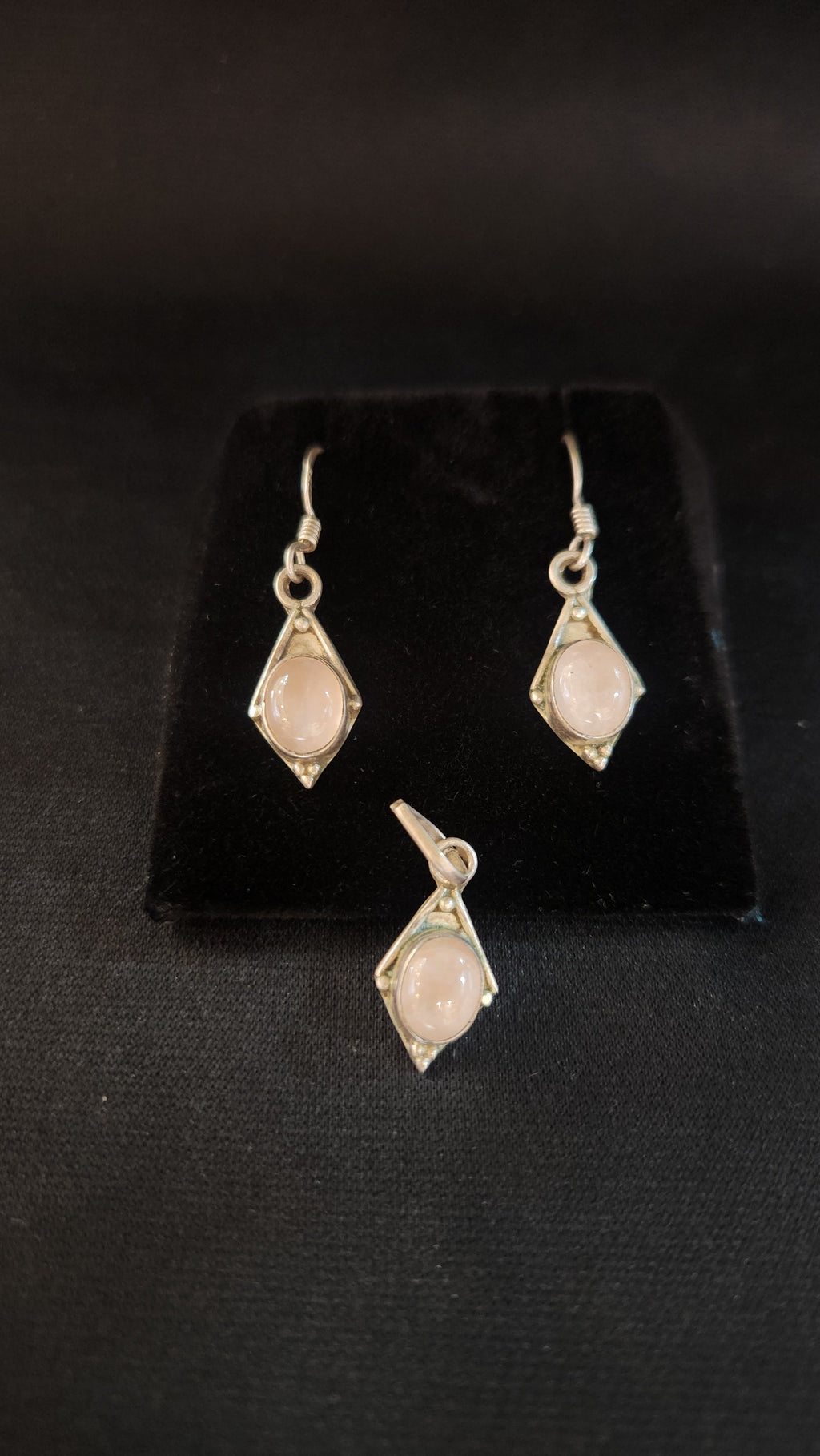 The Rose Geometric Set