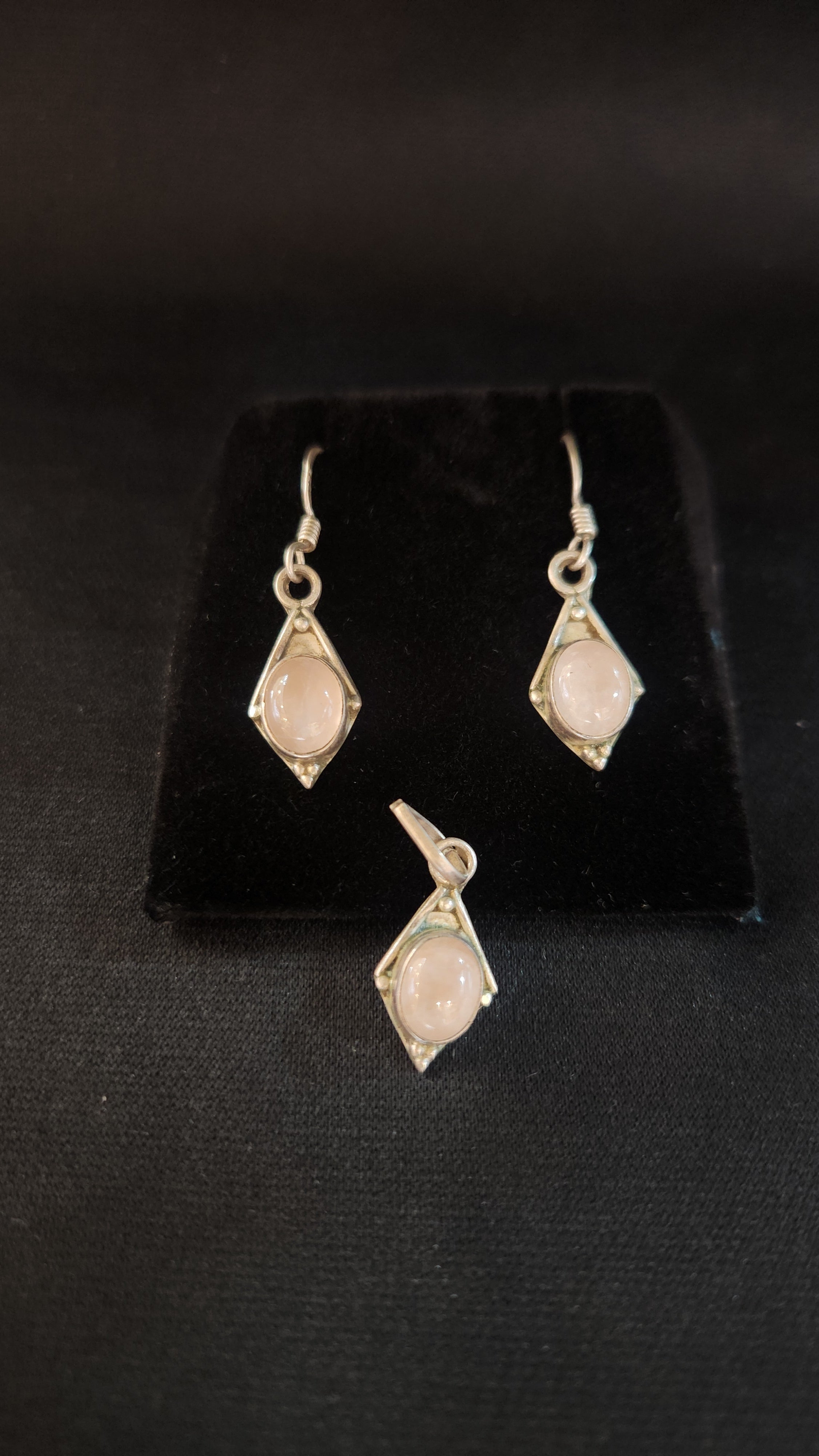 The Rose Geometric Set